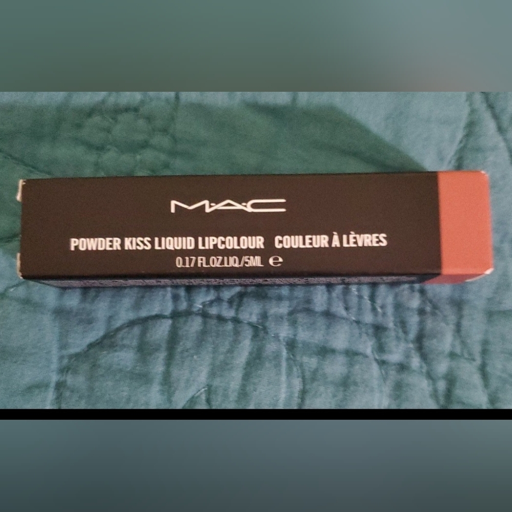 MAC LIPSTICK NWT 996 Date Maker